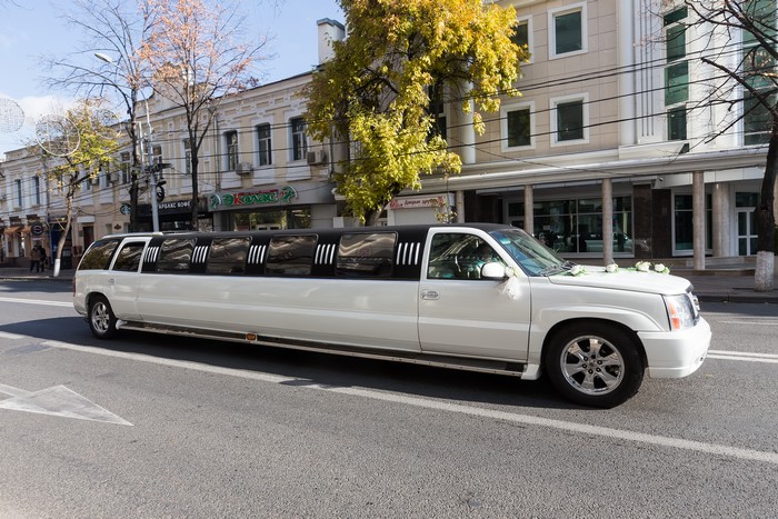 chauffeured-limousine-services-kent-wa-party-bus-charter